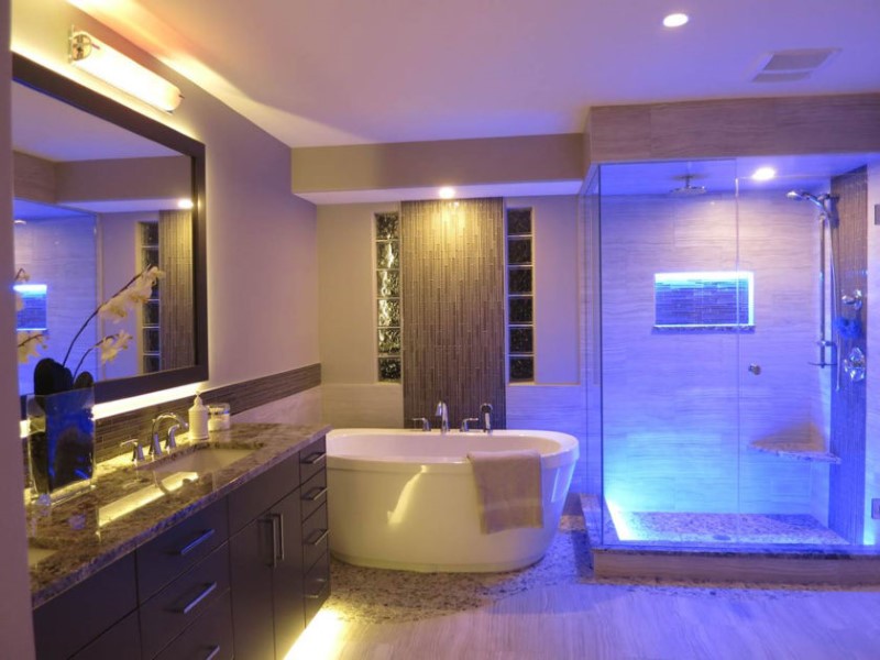 Подсветка ванной комнаты различными цветами 14